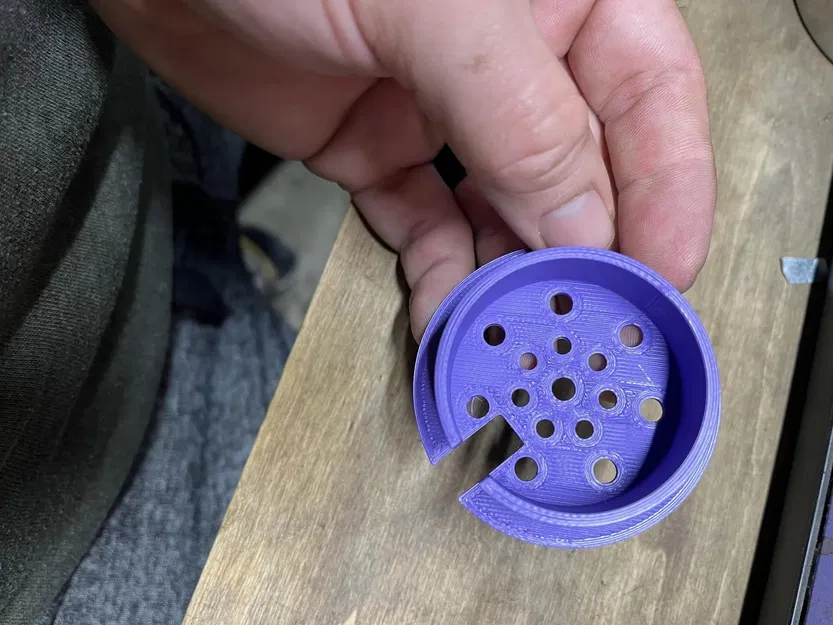 Vent 2 inch với lỗ đi dây cho chuồng gà - Image 2