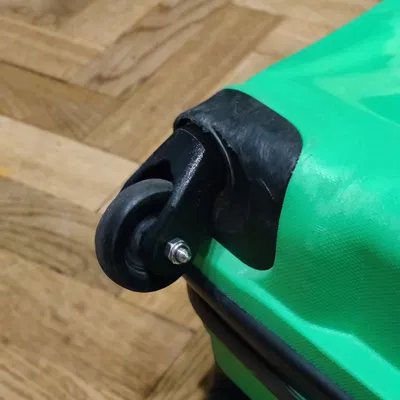 Thay thế giá đỡ bánh xe cho vali American Tourister Bon Air