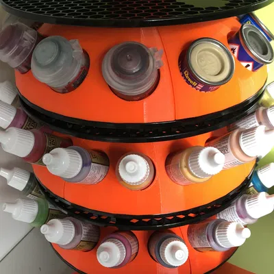 Giá đỡ cho chai màu từ cuộn Prusament cũ