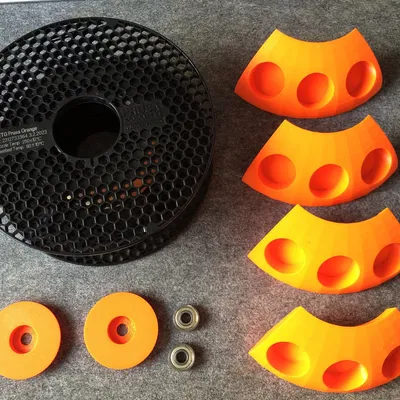 Giá đỡ cho chai màu từ cuộn Prusament cũ