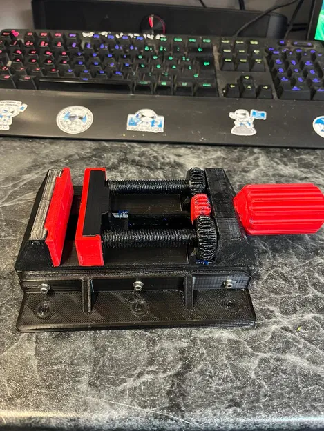 Đế gắn kẹp bàn cho máy in 3D - Image 1