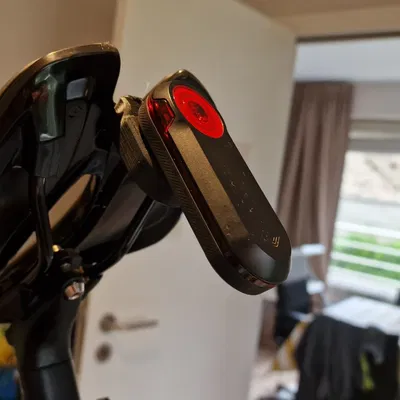 Giá đỡ yên xe Garmin Varia với hệ thống UniClip