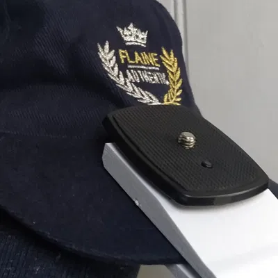 Giá đỡ mũ bóng chày cho mọi loại camera