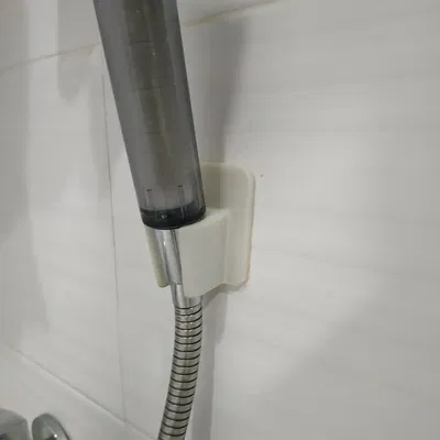 Giá đỡ cho đầu vòi sen trong phòng tắm