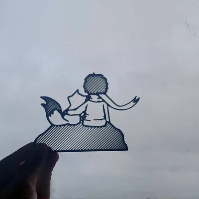 Silhouette hoàng tử bé ngồi trên mặt trăng với cáo