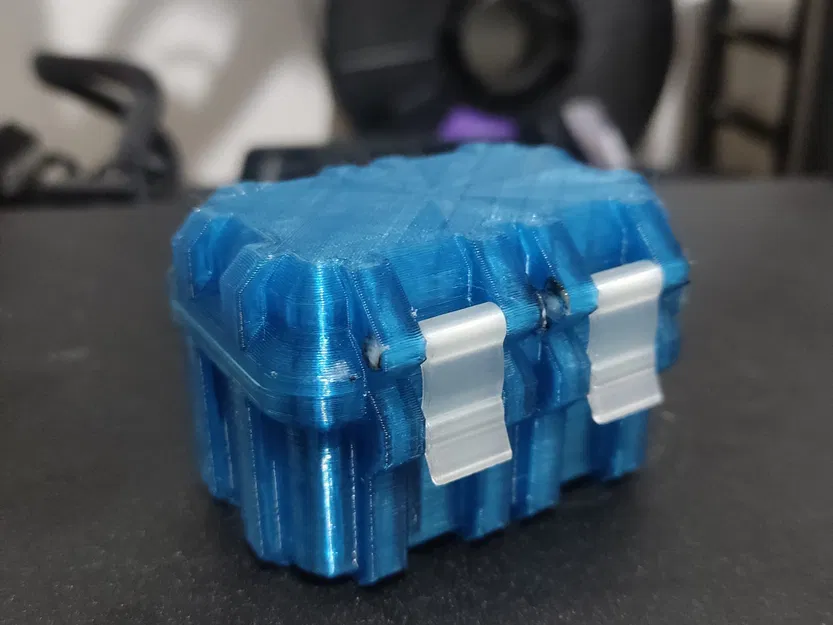 Hộp chắc chắn với khe cắm thẻ SD không cần ốc vít - Image 1