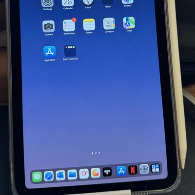 Giá đỡ iPad mini, iPhone, Samsung, Pixel với hỗ trợ cáp sạc