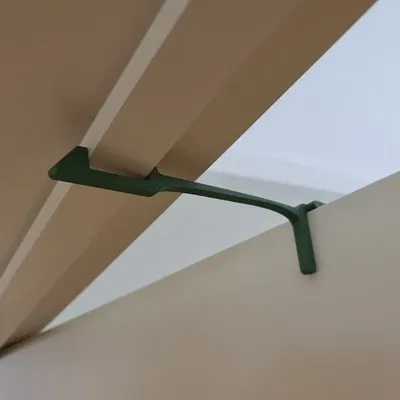 Cái chặn cửa giữ cửa mở một khe cho mèo di chuyển