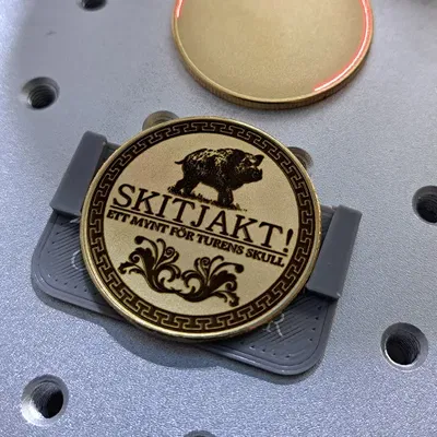 Công cụ căn chỉnh đồng xu cho khắc laser hai mặt