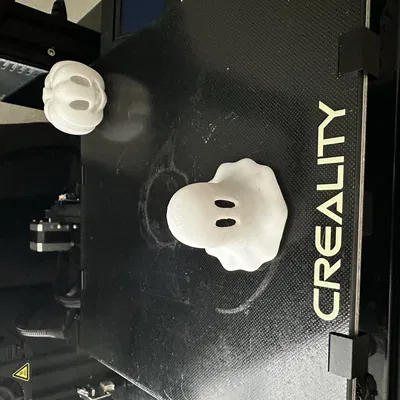 Trang trí ma quái tối giản với chỗ để đèn tealight