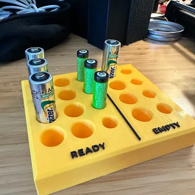 Bộ tổ chức pin AA và AAA có ngăn riêng biệt