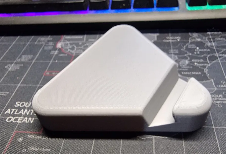 Giá đỡ điện thoại đơn giản để in 3D - Image 1