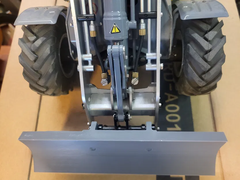 Lưỡi xúc đất Lesu Aoue-MCL8 cho máy xúc mini - Image 1