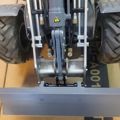 Lưỡi xúc đất Lesu Aoue-MCL8 cho máy xúc mini