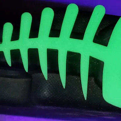 Cá xương cho chủ đề Halloween ánh sáng đen