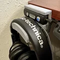 Giá treo tai nghe với khoét chỗ cho remote điều khiển - Thumbnail 1