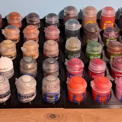 Giá đỡ sơn tiện lợi cho việc lưu trữ và phân loại màu sơn