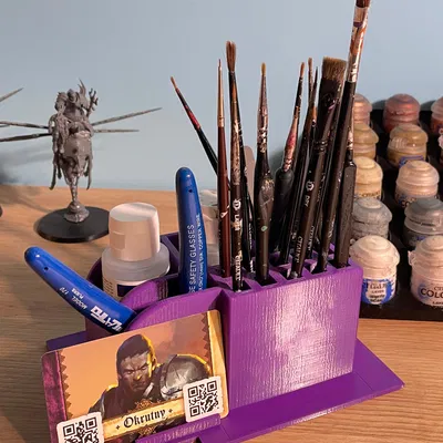 Giá đỡ cọ vẽ và phụ kiện cần thiết cho hội họa