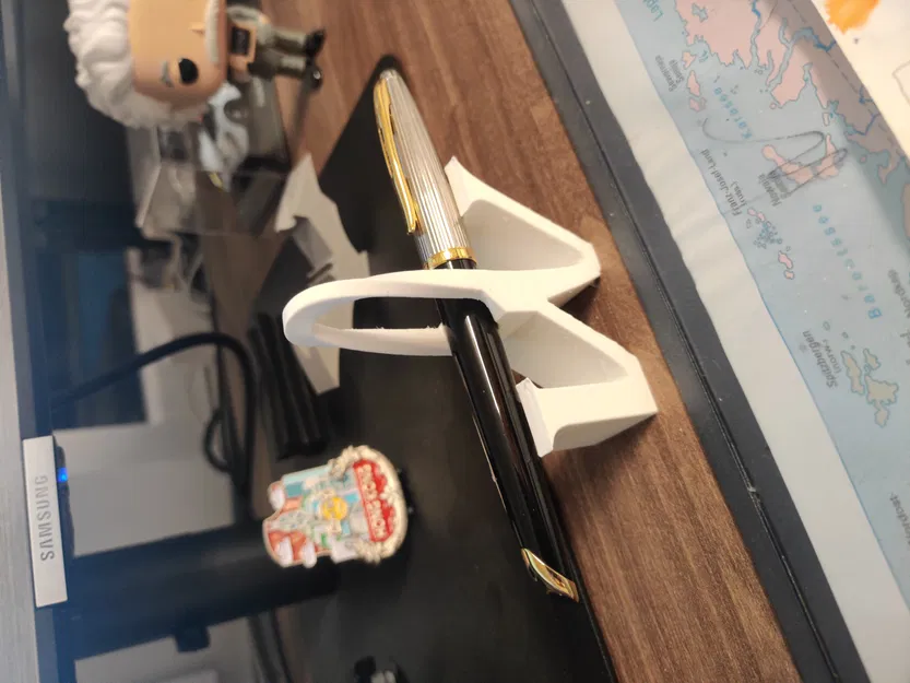 Giá đỡ bút máy hình logo Waterman Carene - Image 1