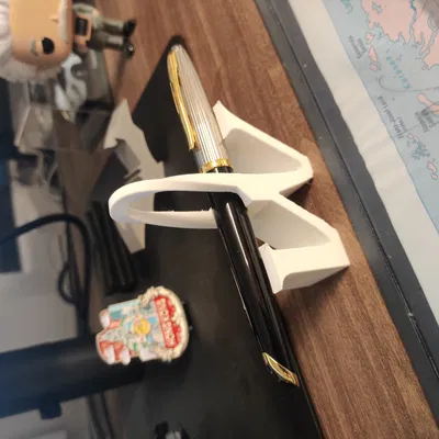 Giá đỡ bút máy hình logo Waterman Carene