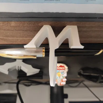 Giá đỡ bút máy hình logo Waterman Carene