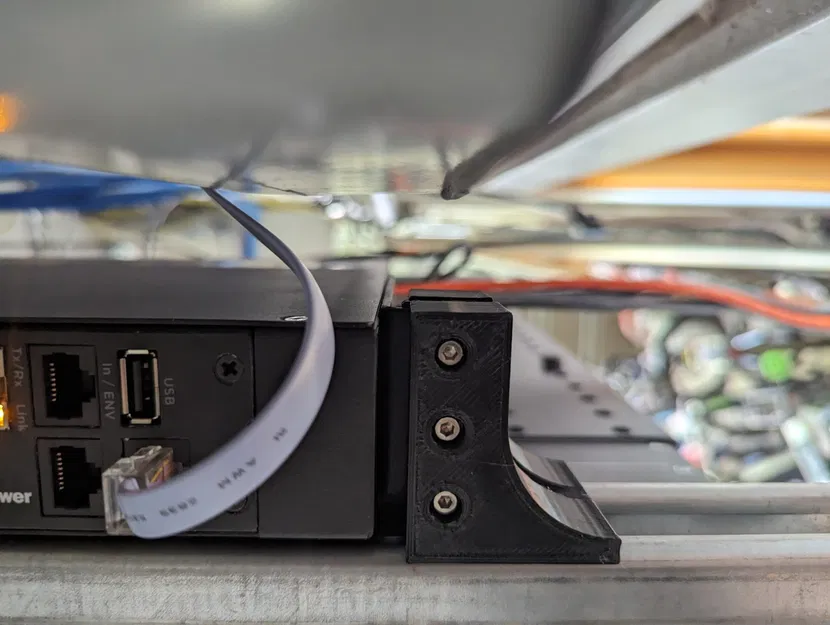 Điểm gắn 1U tương thích với giá 19" cho kênh strut 1 5/8" × 13/16 - Image 1