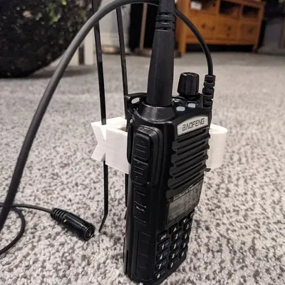 Giá đỡ Baofeng UV-82 với giữ phích cắm