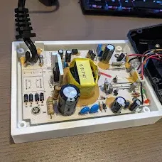 Giá treo tường cho sạc Bauer Harbor Freight