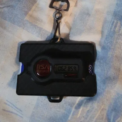 Giá đỡ thẻ ID với ngăn chứa RSA SecurID phía sau