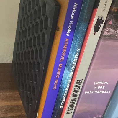 Giá đỡ sách hình lục giác đẹp mắt và đơn giản