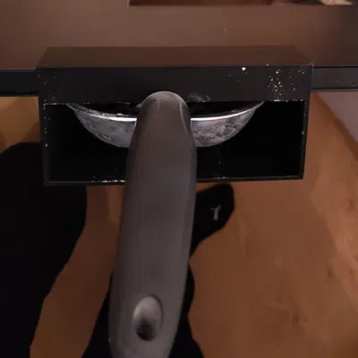 Giá đỡ cho xẻng vệ sinh cho mèo treo cửa tủ