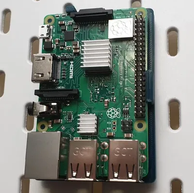 Giá đỡ Raspberry Pi cho bảng treo IKEA Skadis