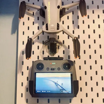 Giá đỡ lưu trữ DJI Mini 4 Pro trên giá Ikea Skadis