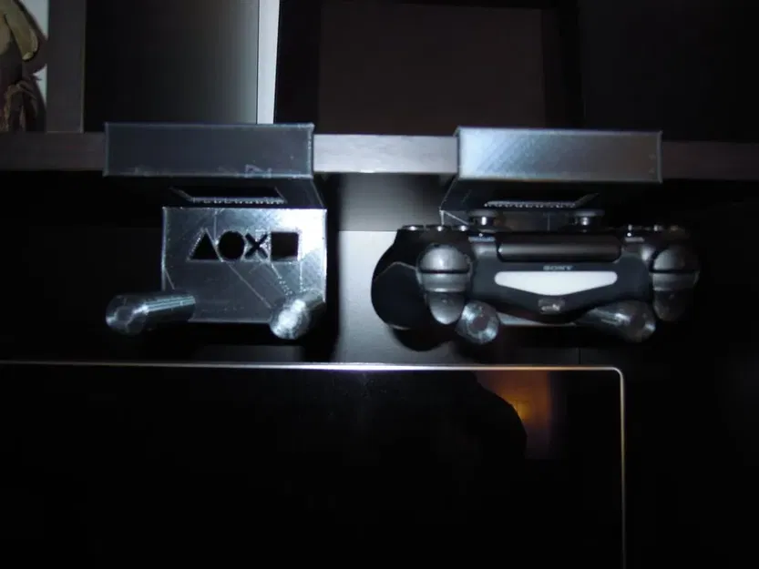 Giá đỡ điều khiển PS4 treo tường tiết kiệm không gian - Image 1