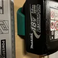 Giá đỡ pin Makita 18V treo tường - Thumbnail 3