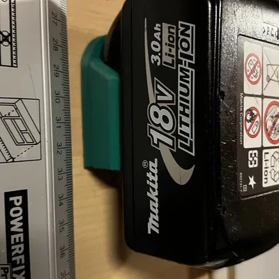 Giá đỡ pin Makita 18V treo tường