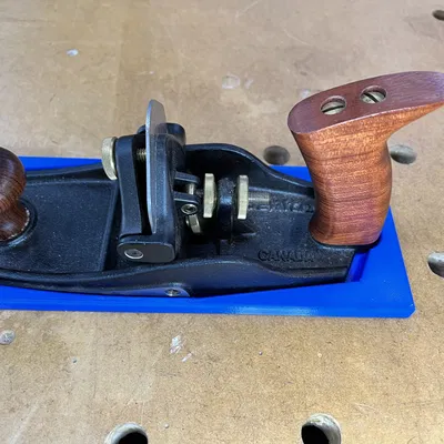 Giá đỡ bảo vệ cho máy bay cạo Veritas