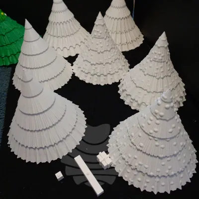 Cây thông Giáng sinh 2022 nhiều màu và phụ kiện bổ sung