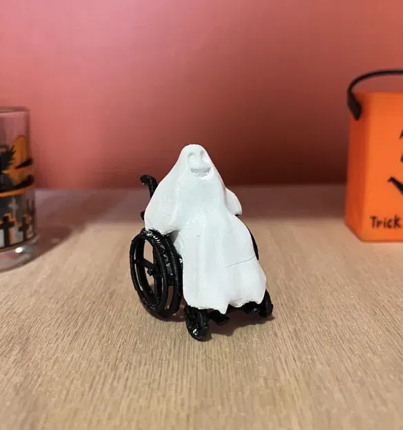 Những hồn ma ngồi xe lăn và chống nạng - Image 2