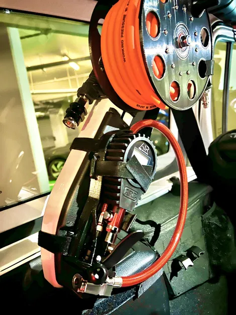 Giá đỡ bơm lốp kỹ thuật số ARB cho xe 4x4 - Image 1