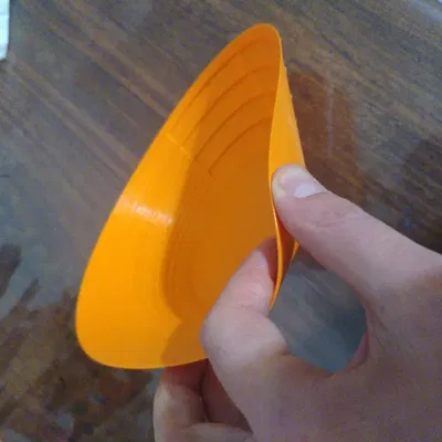 Chảo vàng in theo chế độ bình hoa nhẹ và linh hoạt