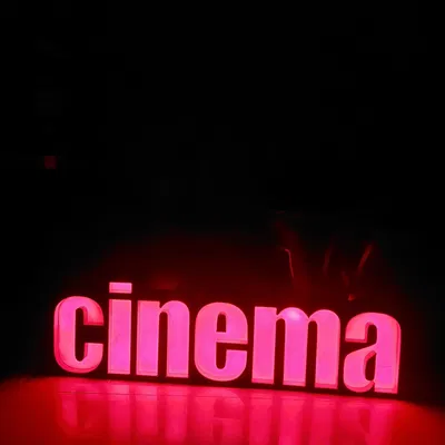 Đèn LED treo tường cho không gian điện ảnh