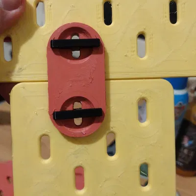 Kết nối Skadis thẳng đứng sử dụng T-clip cho bảng 11x11 inch