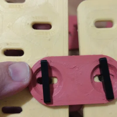 Kết nối Skadis thẳng đứng sử dụng T-clip cho bảng 11x11 inch