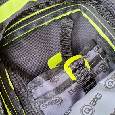 Khóa bảo vệ ví bên trong ba lô