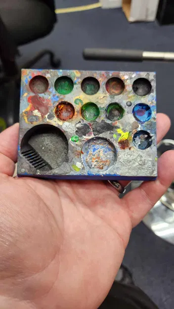 Bảng màu sơn với bộ vệ sinh cọ vẽ - Image 1