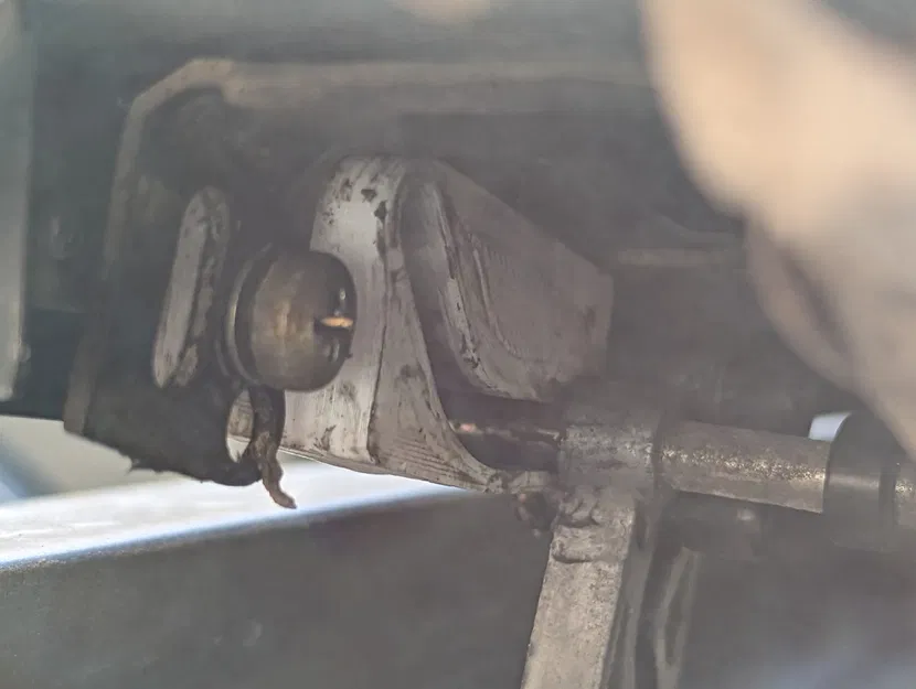 Thay thế thanh trượt mui xe BMW E21 - Image 1