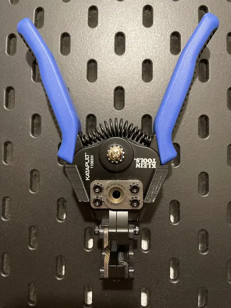 Giá đỡ cho Kéo và Tách Dây Klein trên bảng Skadis - Image 1