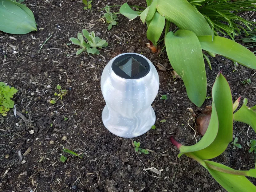 Vỏ đèn năng lượng mặt trời cho khu vườn - Image 1