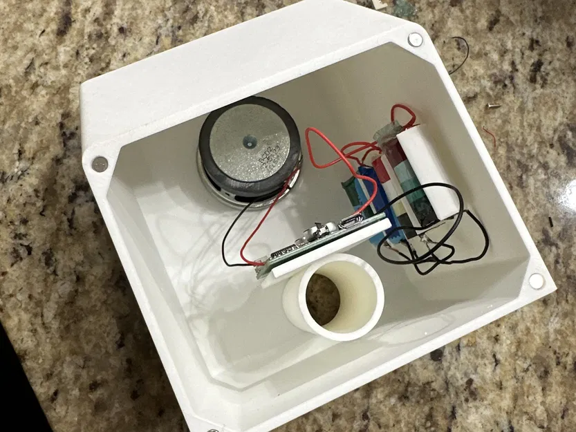 Hộp loa Bluetooth cho loa 50mm và 4 pin vape - Image 2